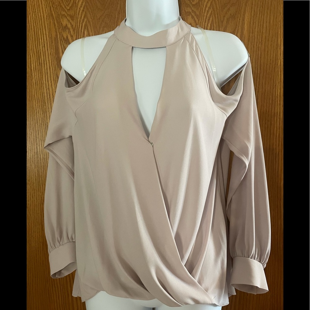 Taupe/pale pink open-shoulder blousy top